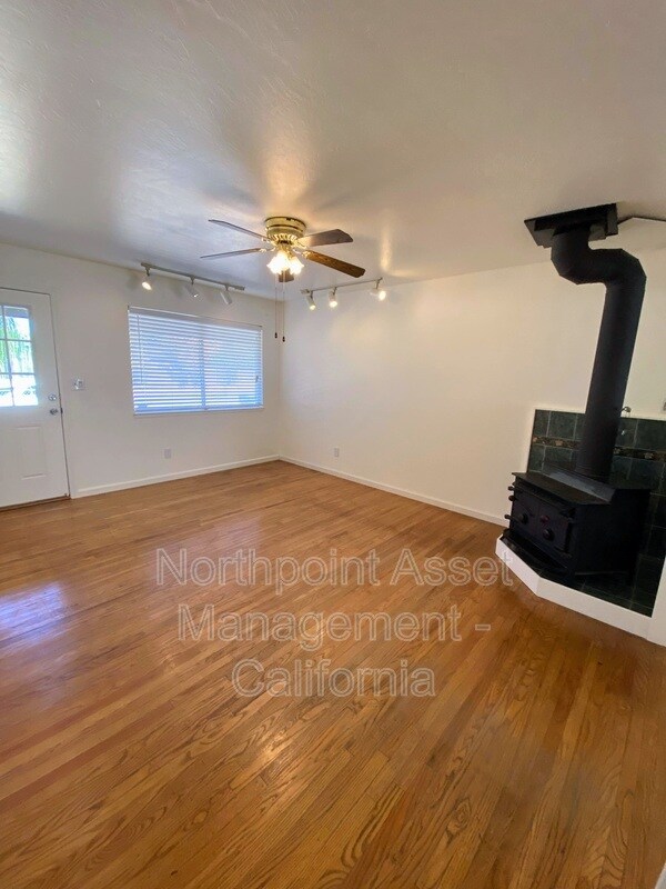 Building Photo - 6624 Skylane Dr
