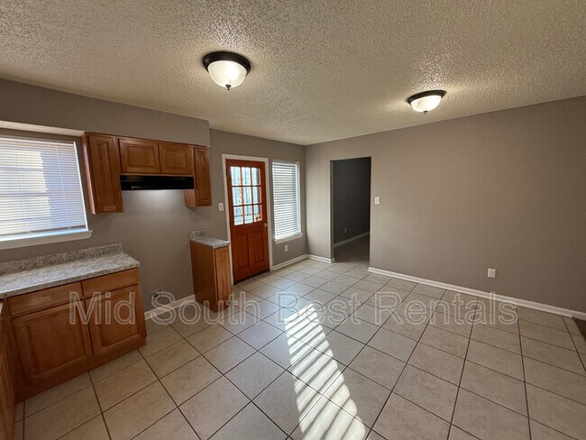 Foto del edificio - 5402 Breckenwood Dr