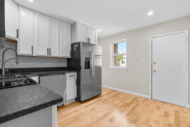 Foto del edificio - 137 N Montford Ave
