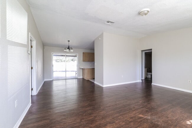 Foto del edificio - 648 Caribou Ct