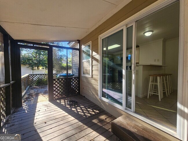 Foto del edificio - 895 Lynn Ave