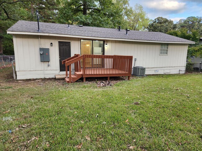Building Photo - 822 Edgehill