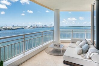 Building Photo - 848 Brickell Key Dr