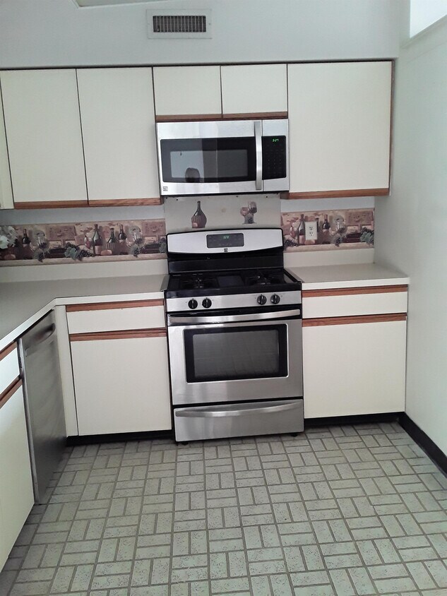 Primary Photo - 58201 Delaire Landing Rd