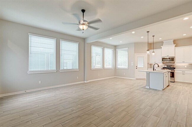 Building Photo - 565 Longleaf Pine Dr