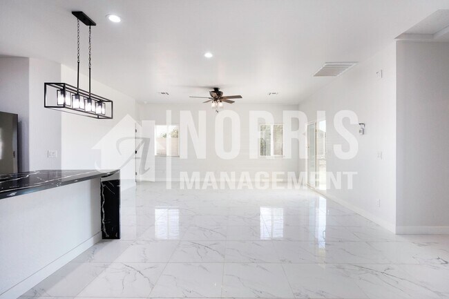 Foto del edificio - Beautiful Brand New Home with Block Wall