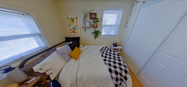 Building Photo - Washer & Dryer + Close to Campus + Off Str...
