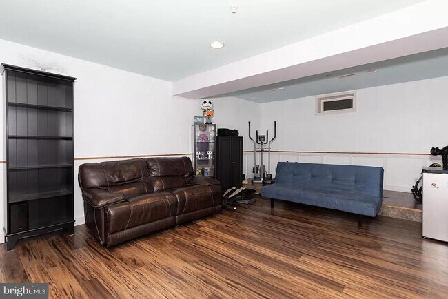 Building Photo - 216 Creekside Dr