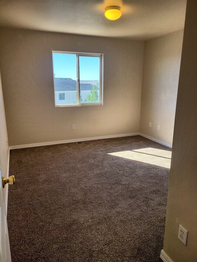 Building Photo - 2229 Westridge Dr