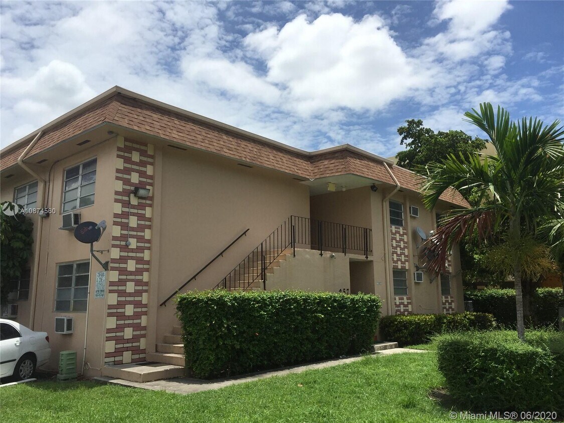 Primary Photo - 257 S Royal Poinciana Blvd