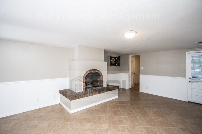 Foto del edificio - 309 W 9th St