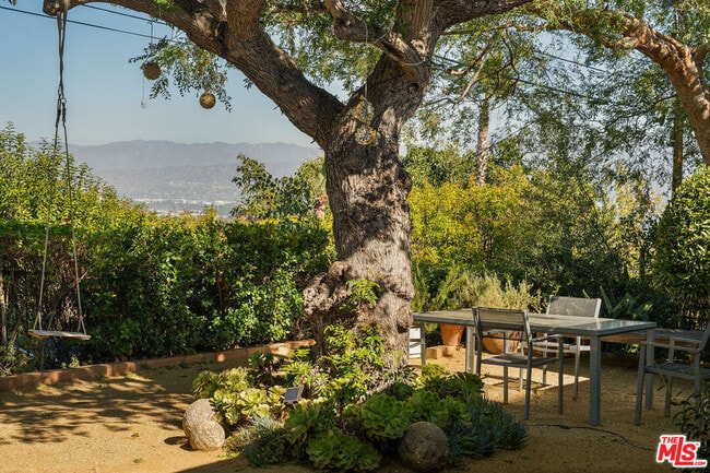 Foto del edificio - 11460 Laurelcrest Rd