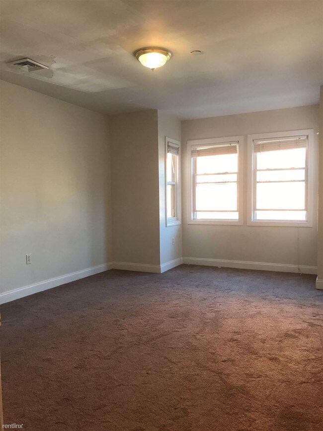 Foto del edificio - 2 br, 1 bath  - 385 W Broadway