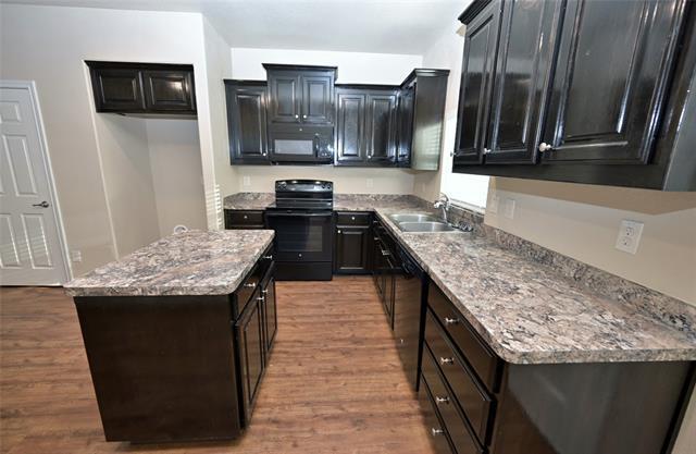 Building Photo - 916 Iona Dr