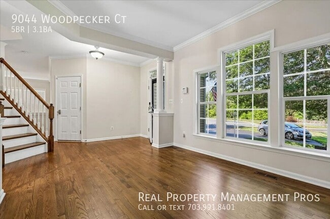 Foto del edificio - 9044 Woodpecker Ct