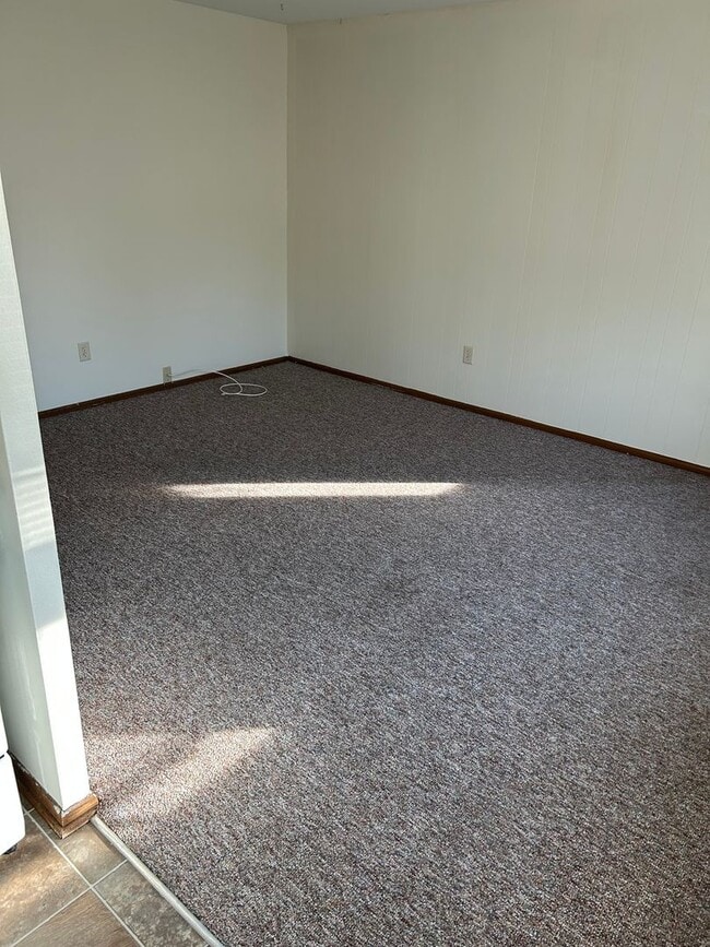 Building Photo - 10621 W Lincoln Ave