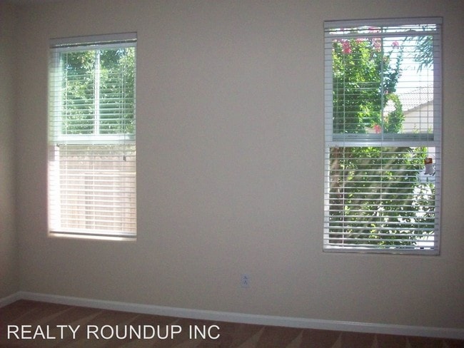 Building Photo - 10165 Atkins Dr
