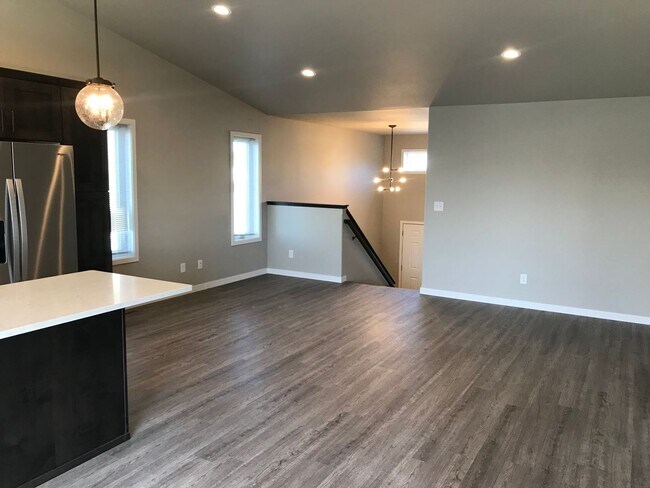 Foto del edificio - 4 Bed 2 Bath Single Family Home