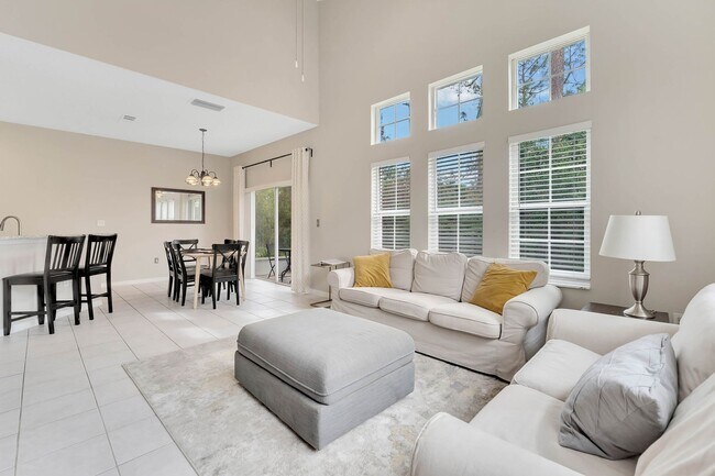 Building Photo - Gorgeous 4-Bedroom, 4-Bathroom Home in Kis...