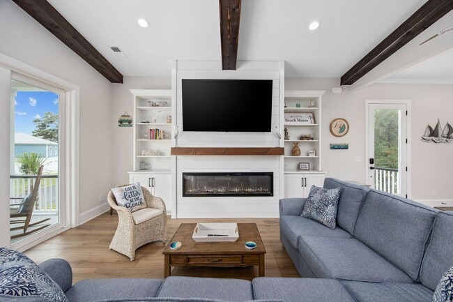 Building Photo - All Inclusive Seasonal Rental in the Beaut...