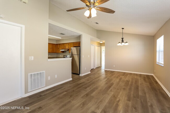 Building Photo - 8338 Century Point Dr S