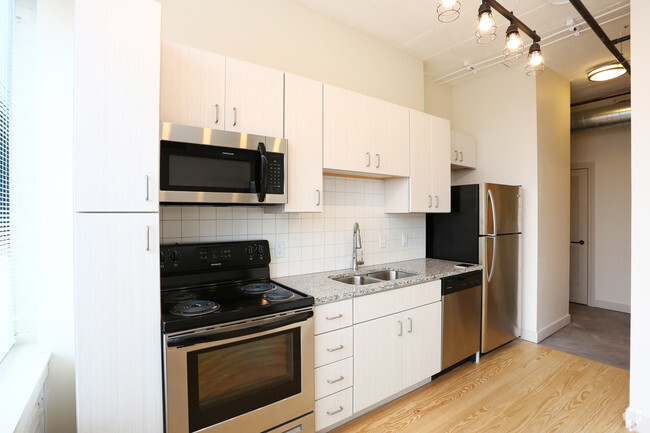 1BR, 1BA - 585 SF - The Shelby