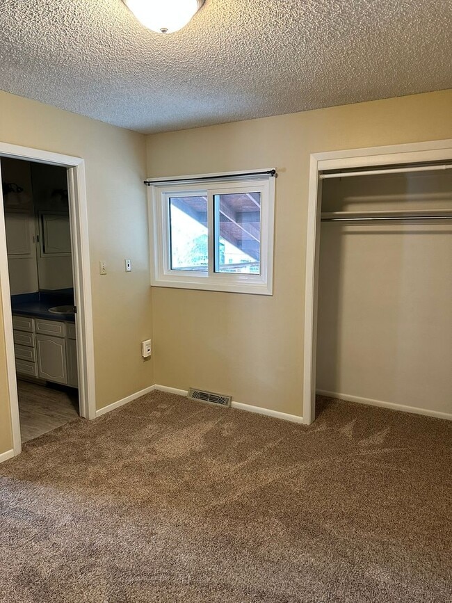 Building Photo - Make This Home Yours