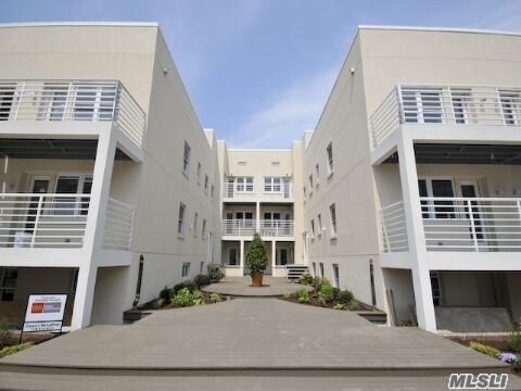 Foto del edificio - 251 W Broadway