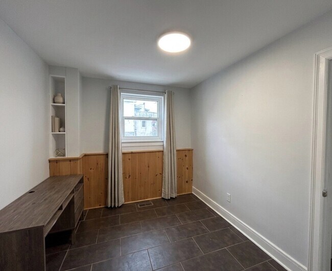 Building Photo - 2 BED - 1 BATH - OTTAWA - APARTMENT