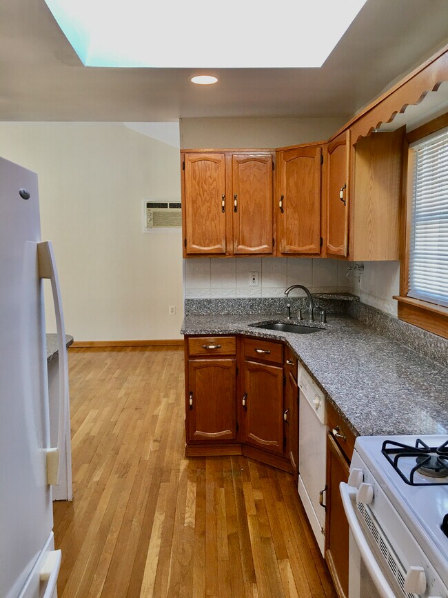 Building Photo - 43 Hope Dr