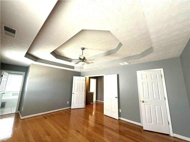 Foto del edificio - 7566 Larchwood Ln