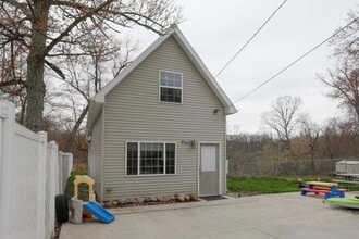 935 Woodland Beach