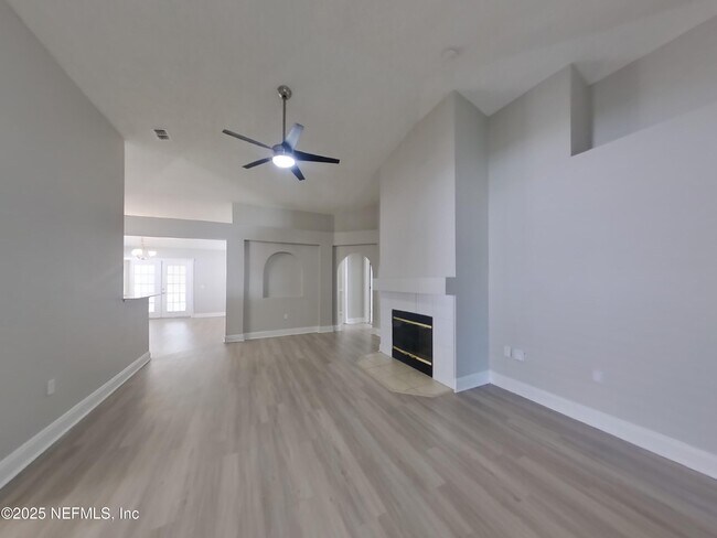 Foto del edificio - 1656 Dartmouth Dr