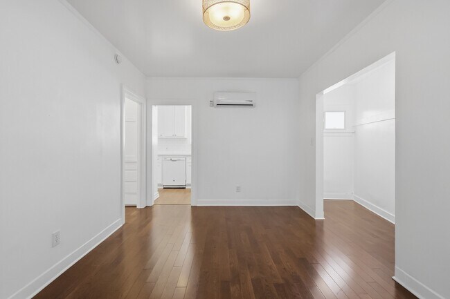 Foto del edificio - 4407 Melbourne Ave