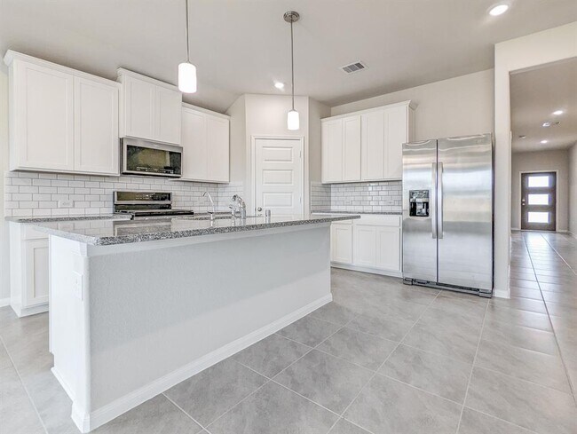 Building Photo - 2023 Stella Pne Dr
