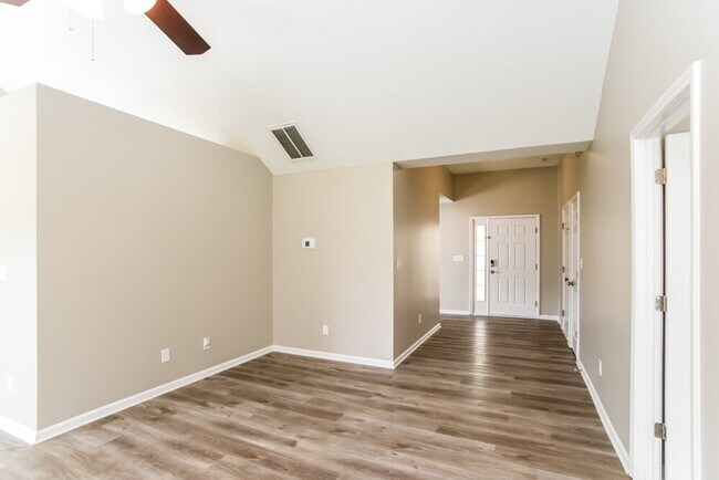 Foto del edificio - 5925 Timbertop Ln