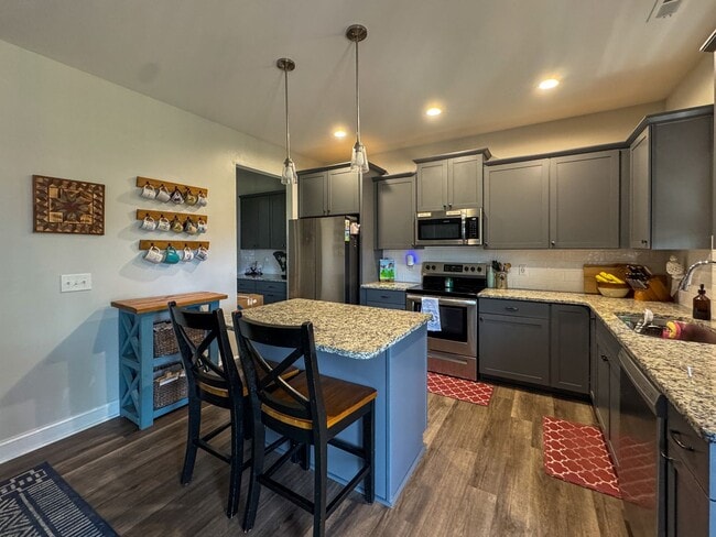Building Photo - Stunning 4 Bed 2.5 Bath Home in Cameron with Fenced Yard