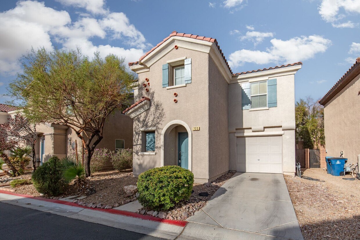 Foto principal - Southwest Las Vegas Home with 3 Bedrooms