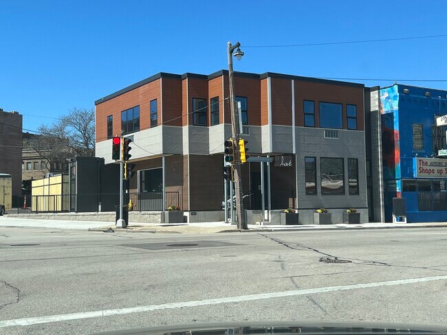 Building Photo - 2699 S Kinnickinnic Ave
