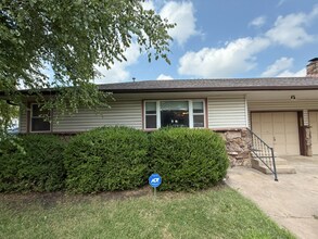 Building Photo - 1603 Timberline Dr