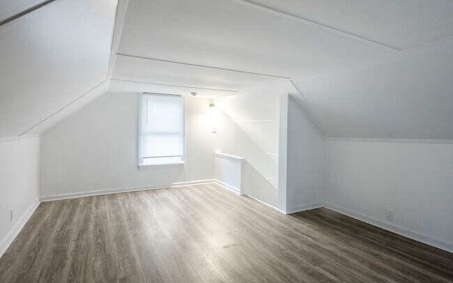 Building Photo - 16003 Grovewood Ave
