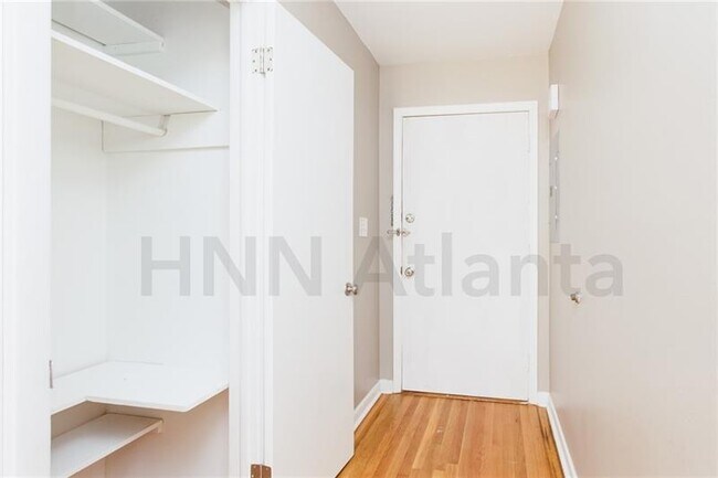 Building Photo - 450 Medlock Rd