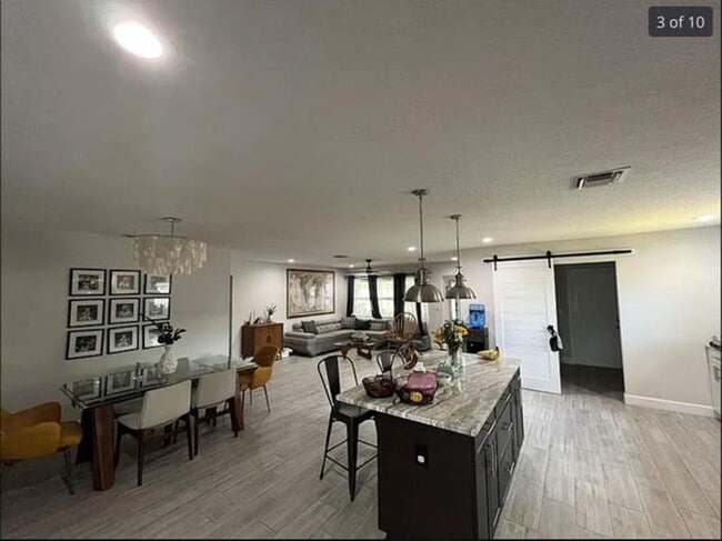 Foto del edificio - 208 Sandpiper Ave