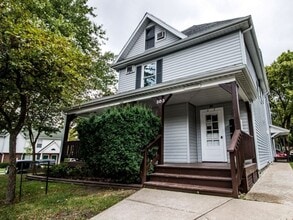 Building Photo - 203 W Fowler Ave