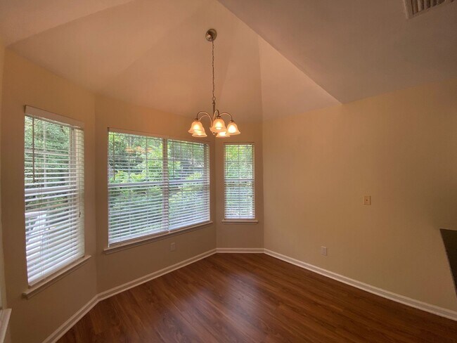 Foto del edificio - 2224 Tanglewood Terrace