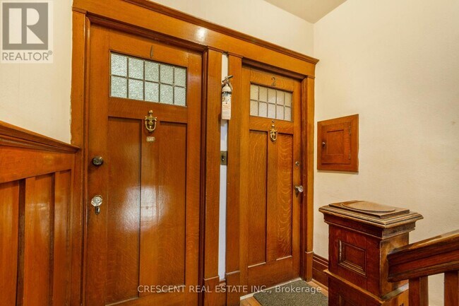 Photo du bâtiment - 180 Queens Dr