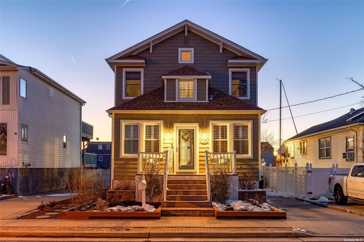 Primary Photo - 150 Gordon Pl