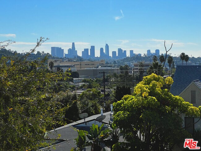 Foto del edificio - 4343 Finley Ave