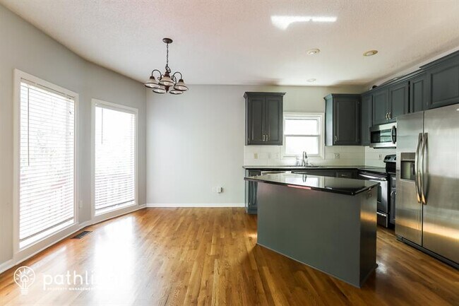 Building Photo - 7908 W 142nd St