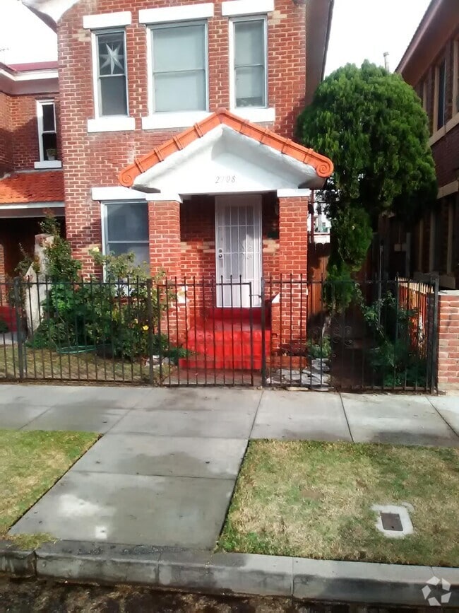 Building Photo - 2112 Earl Ave